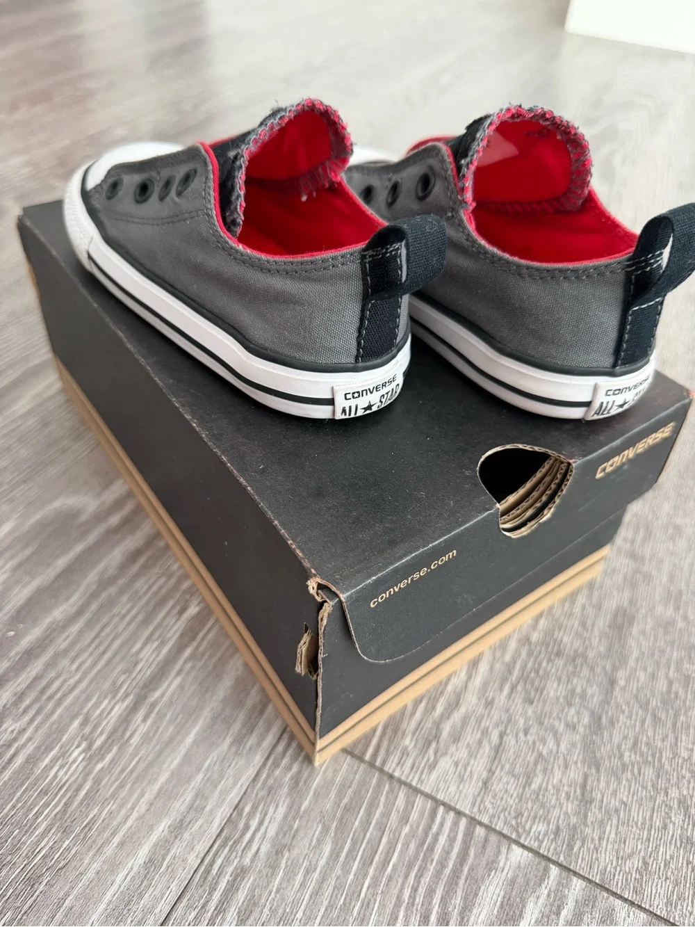 Converse slip low